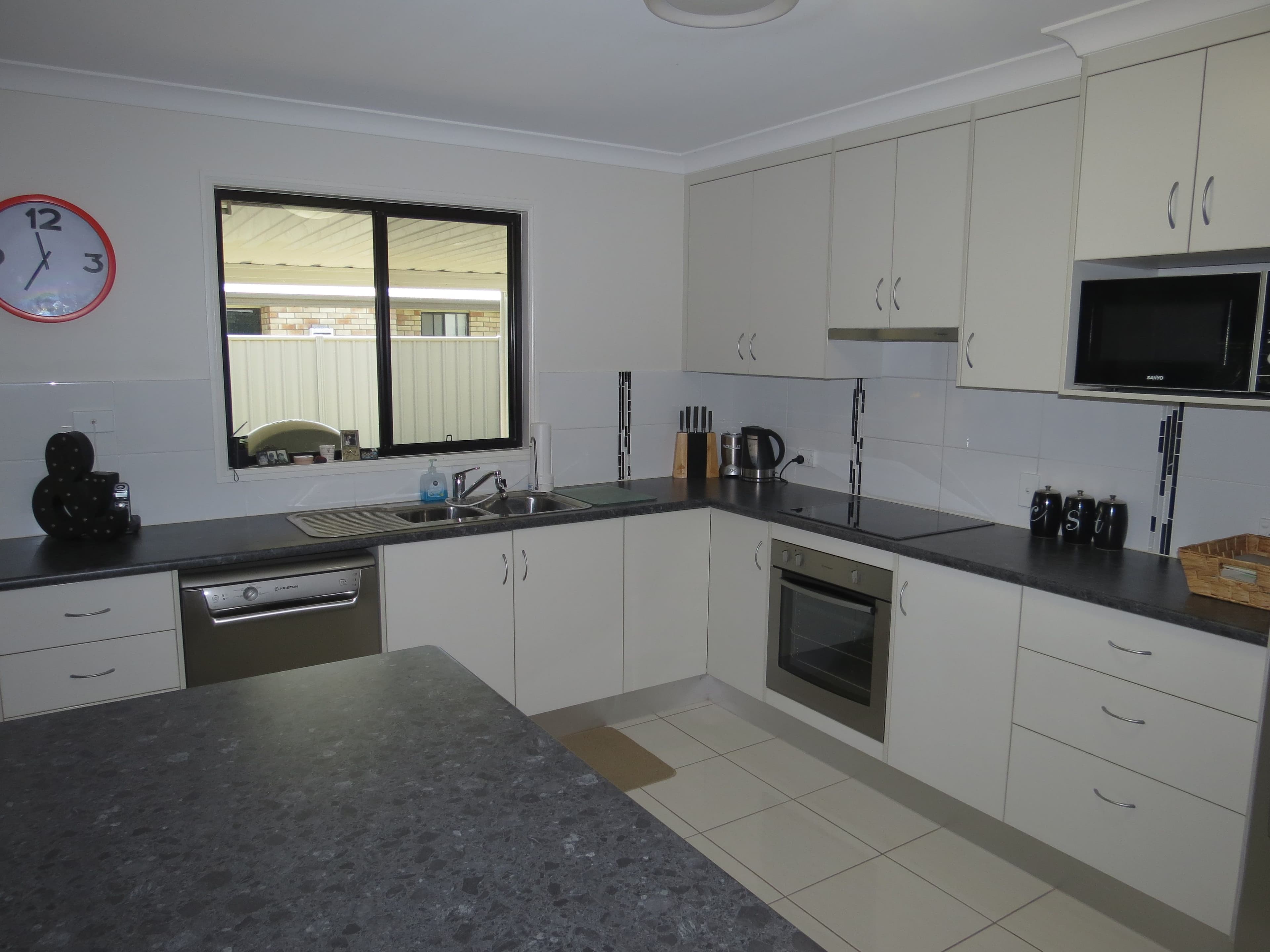 158 Opal Street, Emerald QLD 4720, Emerald - Thumbnail 4