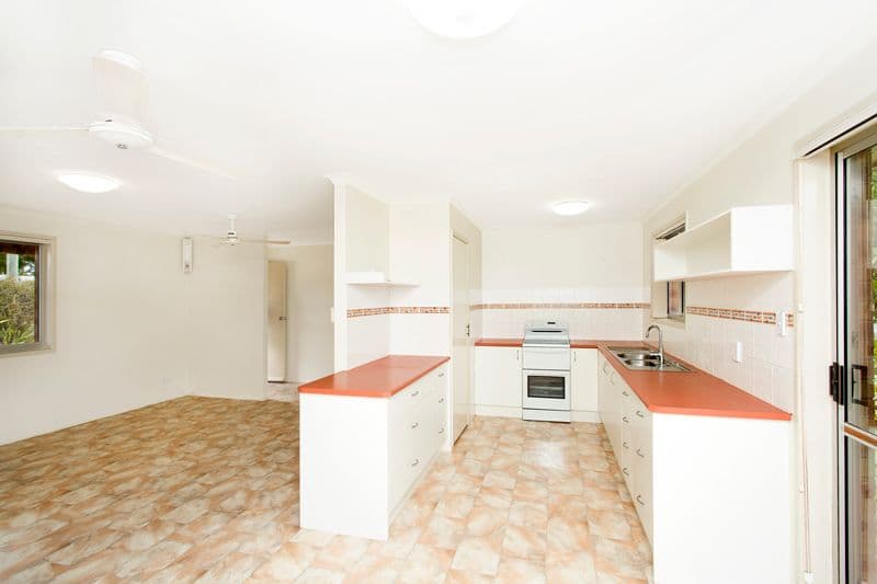 24 Andrea Avenue, SOUTHSIDE QLD 4570, Southside - Thumbnail 4