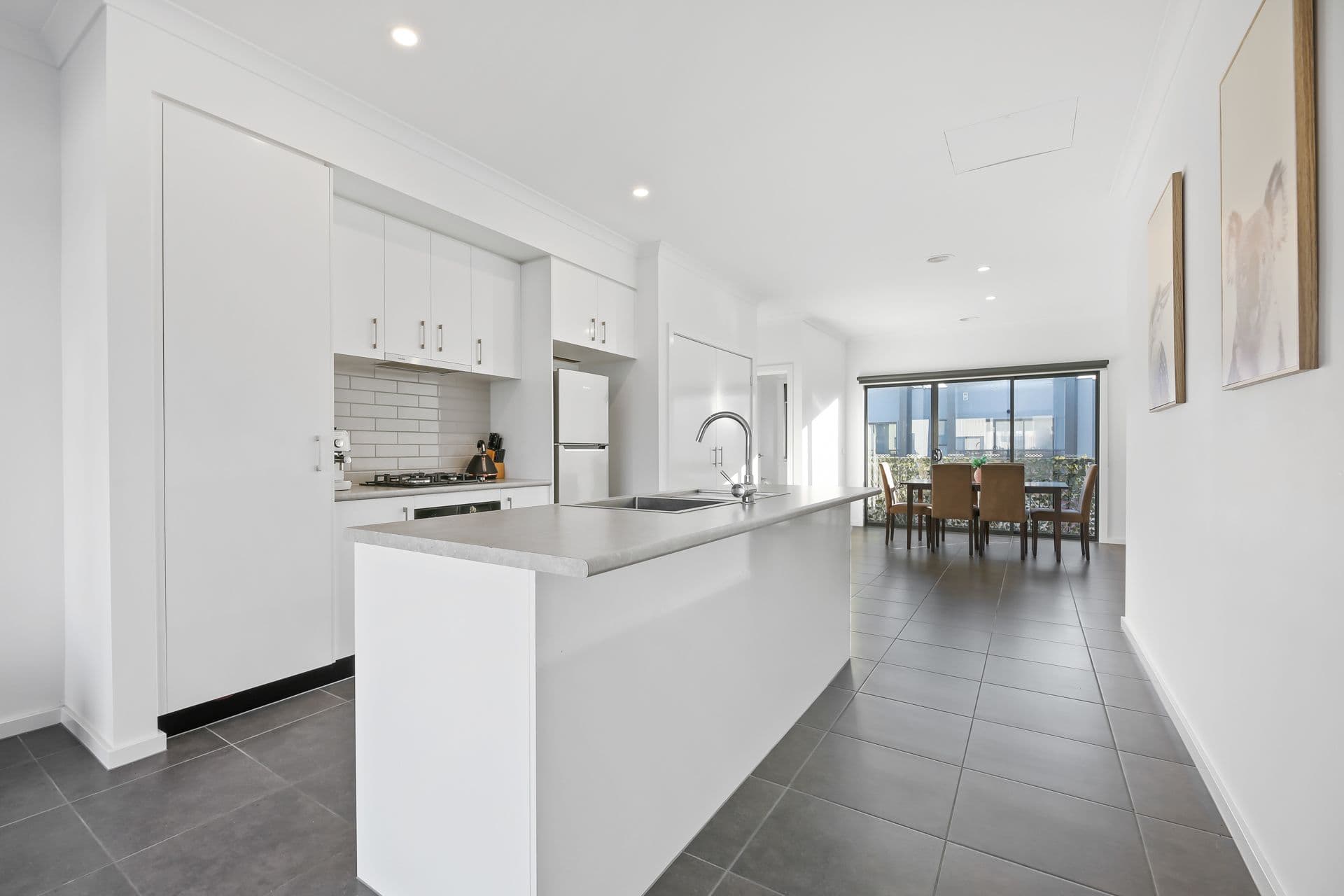 10 Ripplebrook Walk, Pakenham VIC 3810, Pakenham - Thumbnail 4