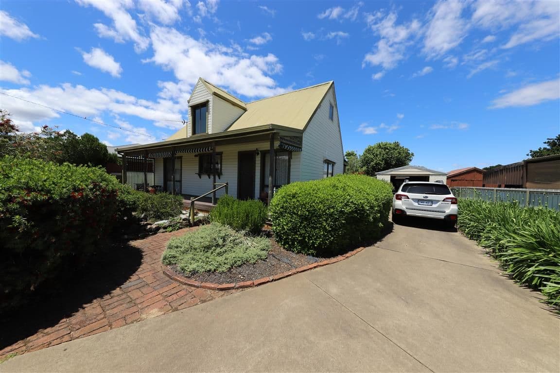 31 Lynch Street, Adelong NSW 2729, Adelong - Image 1