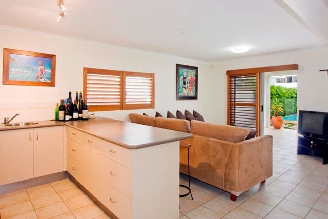 30 Ocean Street, MERMAID BEACH QLD 4218, Mermaid Beach - Thumbnail 6