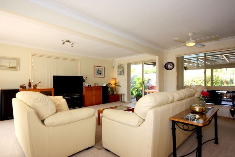 22 Coronet Crescent, BURLEIGH WATERS QLD 4220, Burleigh Waters - Thumbnail 4