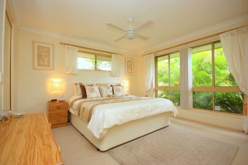 22 Coronet Crescent, BURLEIGH WATERS QLD 4220, Burleigh Waters - Thumbnail 6