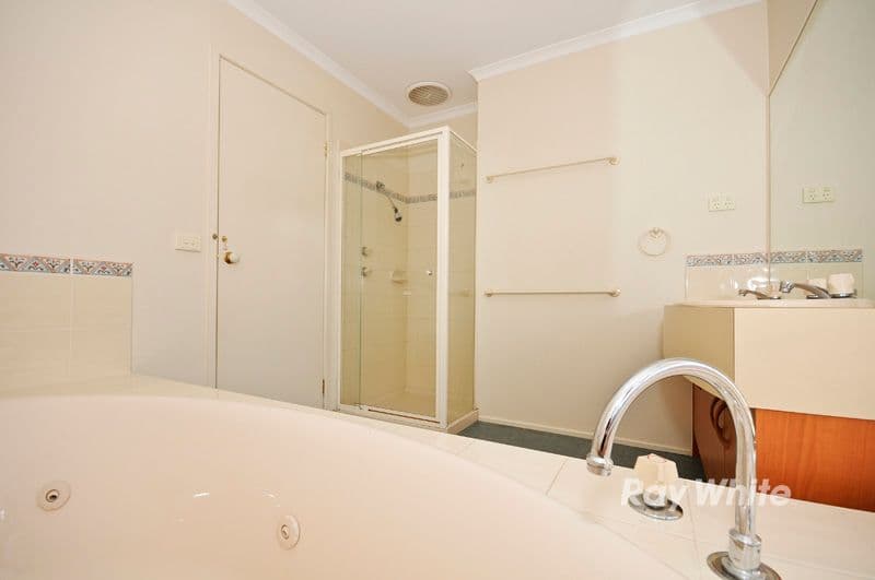 4 Noel Court, WANTIRNA SOUTH VIC 3152, Wantirna South - Thumbnail 8