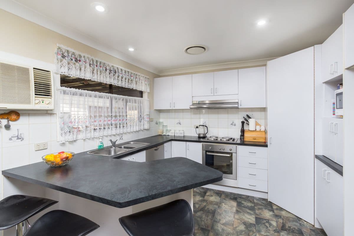 30 Griffiths Road, McGraths Hill - Thumbnail 2