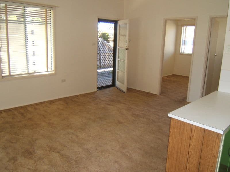 4/4 Pilot Street, Urangan, QLD, 4655, Urangan - Thumbnail 2