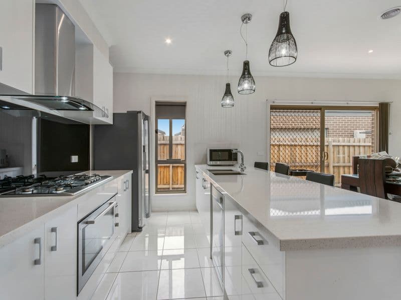 25 Clement Way, Melton South VIC 3338, Melton South - Thumbnail 3