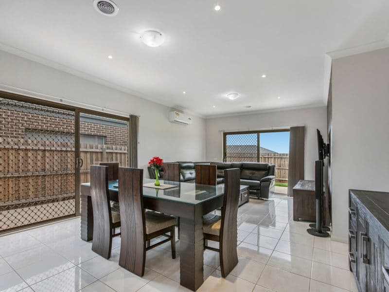 25 Clement Way, Melton South VIC 3338, Melton South - Thumbnail 4