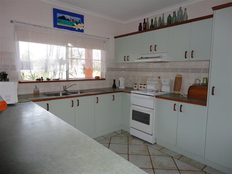 18 Kent Close, MISSION BEACH QLD 4852, Mission Beach - Thumbnail 2