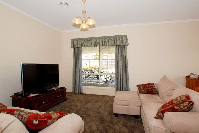 15 Huntingtower Crescent, LANGWARRIN VIC 3910, Langwarrin - Thumbnail 3