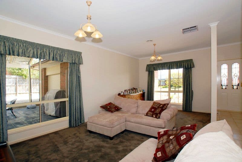 15 Huntingtower Crescent, LANGWARRIN VIC 3910, Langwarrin - Thumbnail 4
