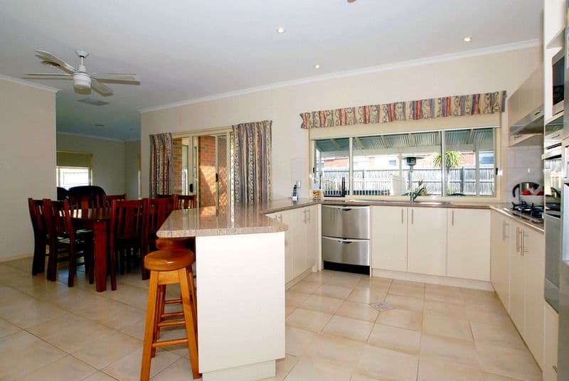 15 Huntingtower Crescent, LANGWARRIN VIC 3910, Langwarrin - Thumbnail 7