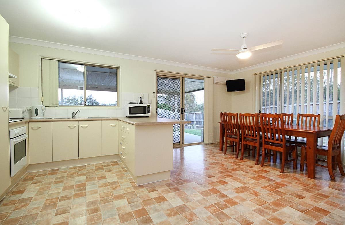 33 Cumberland Crescent, HERITAGE PARK QLD 4118, Heritage Park - Thumbnail 4