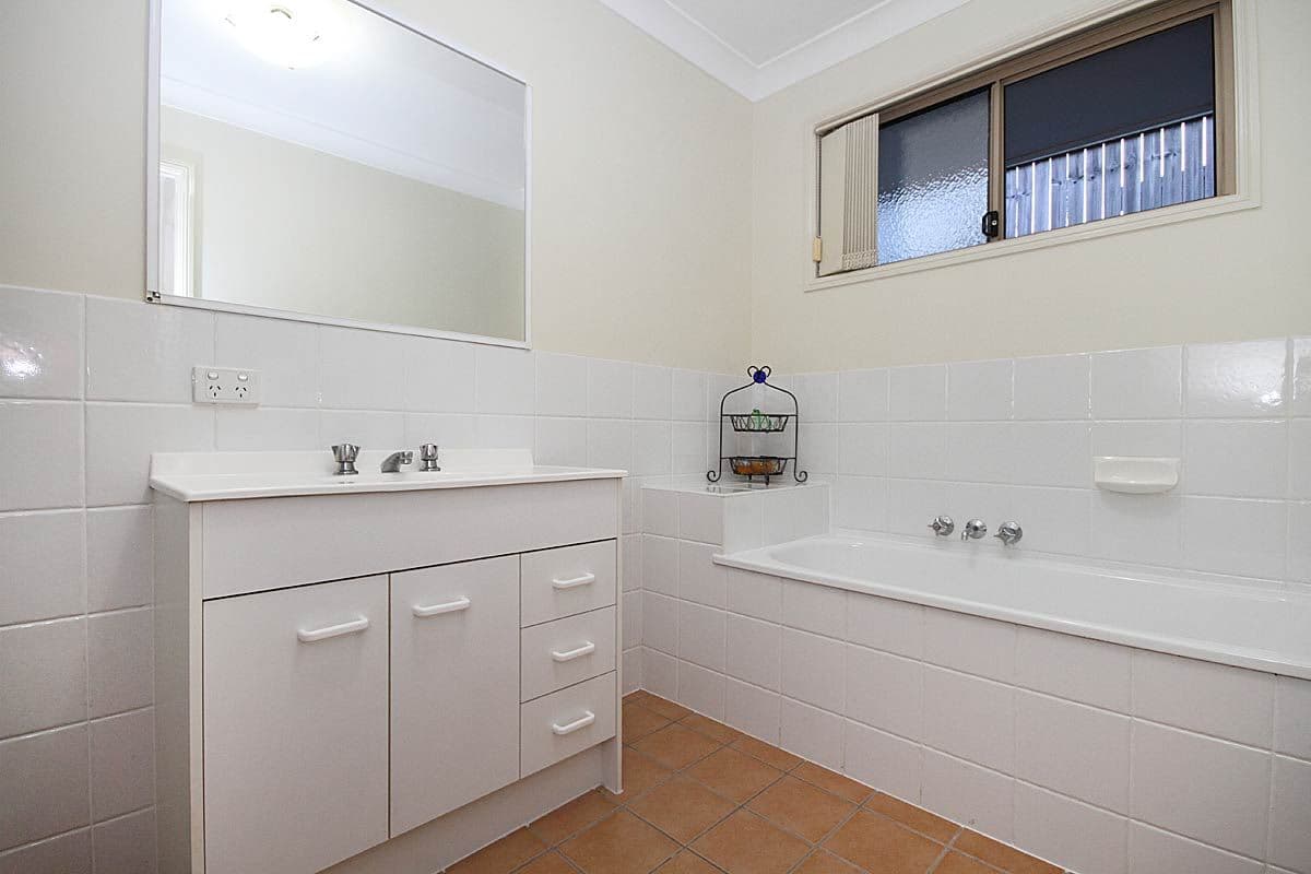 33 Cumberland Crescent, HERITAGE PARK QLD 4118, Heritage Park - Thumbnail 8