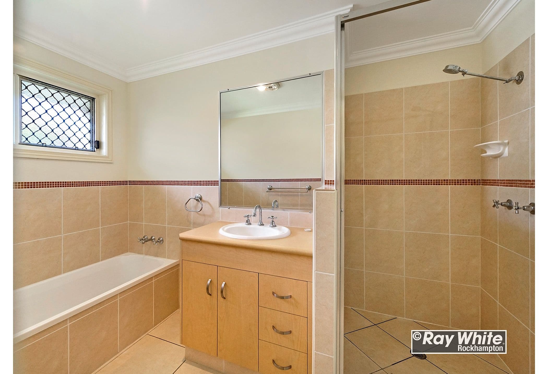 28 Brookside Avenue, Norman Gardens QLD 4701, Norman Gardens - Thumbnail 3