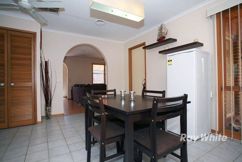 5 Woodbine Road, CRANBOURNE VIC 3977, Cranbourne North - Thumbnail 4