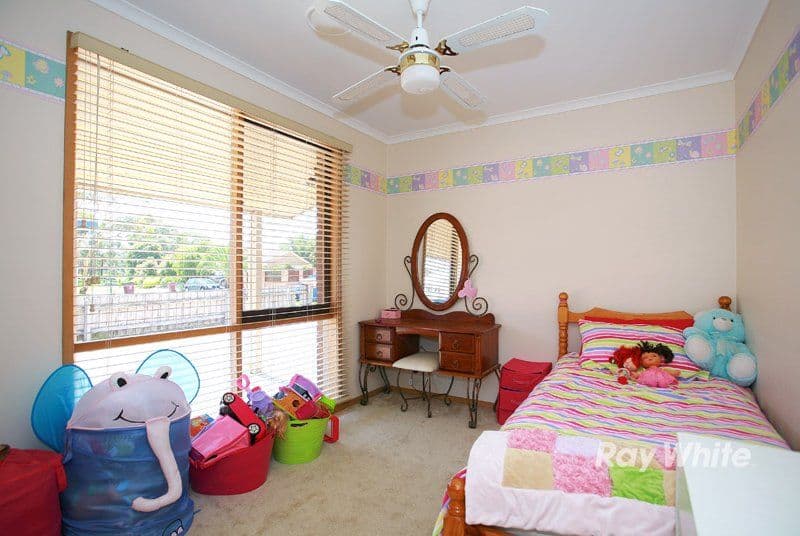 5 Woodbine Road, CRANBOURNE VIC 3977, Cranbourne North - Thumbnail 8