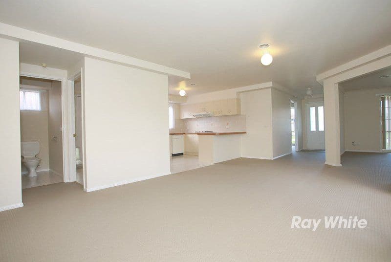 8 Montrose Way, CRANBOURNE VIC 3977, Cranbourne West - Thumbnail 4