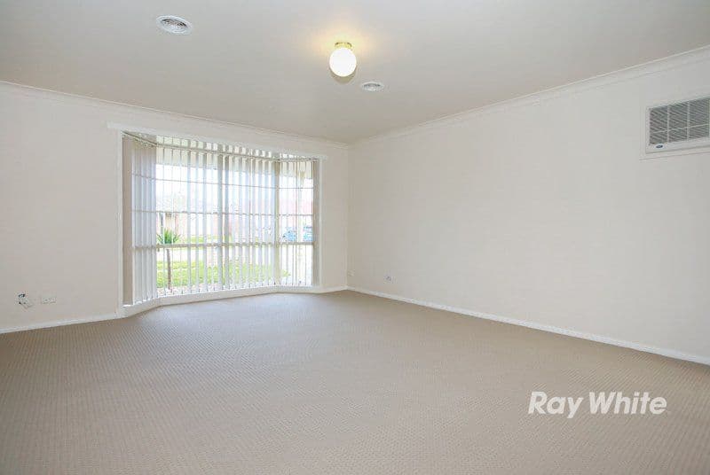 8 Montrose Way, CRANBOURNE VIC 3977, Cranbourne West - Thumbnail 6