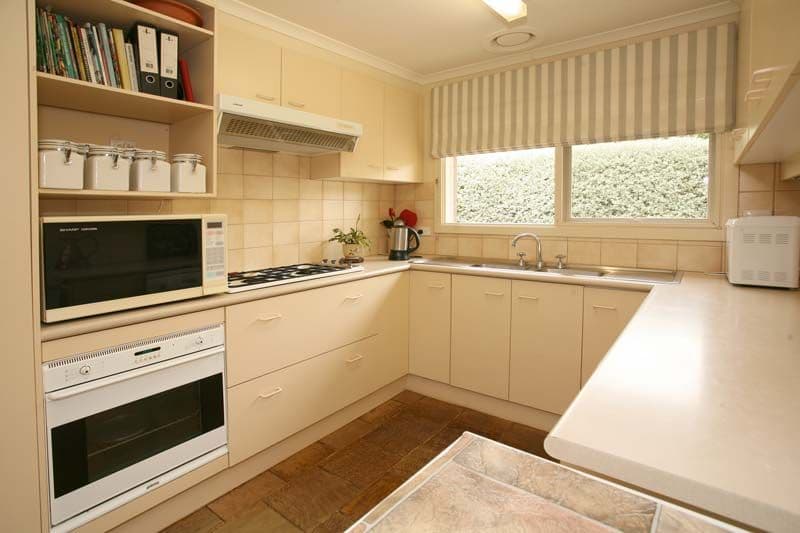 13 Summerhill Avenue, WHEELERS HILL VIC 3150, Wheelers Hill - Thumbnail 2