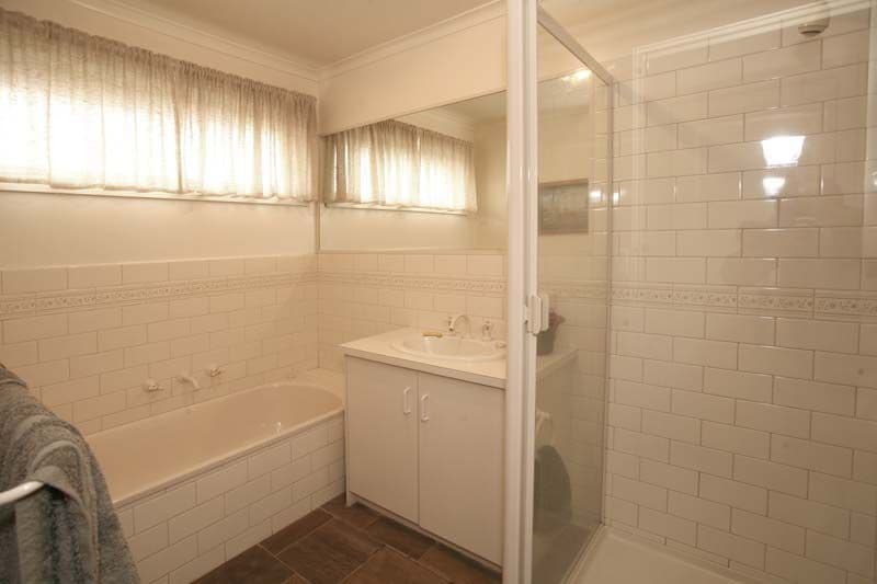 13 Summerhill Avenue, WHEELERS HILL VIC 3150, Wheelers Hill - Thumbnail 8