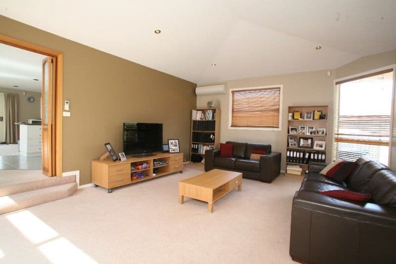 28 Dandelion Drive, ROWVILLE VIC 3178, Rowville - Thumbnail 2