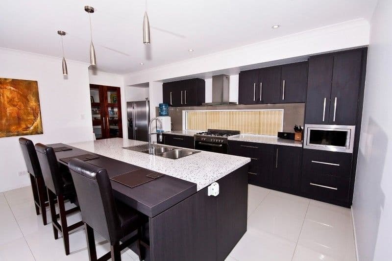 17 Golden Bear Drive, ARUNDEL QLD 4214, Arundel - Image 1
