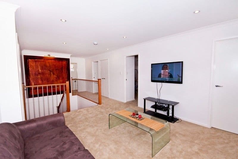 17 Golden Bear Drive, ARUNDEL QLD 4214, Arundel - Thumbnail 6