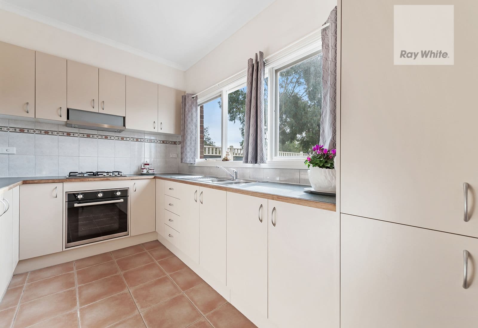 13 Meadowbank Lane, Craigieburn VIC 3064, Craigieburn - Thumbnail 6