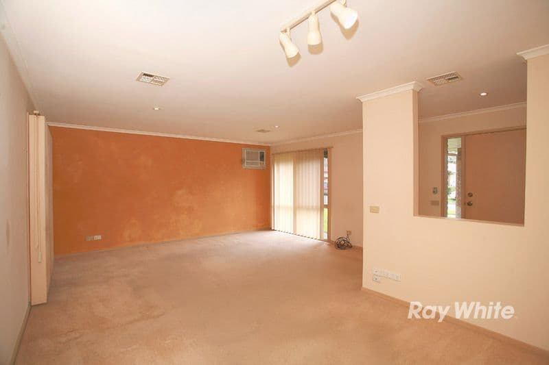 16 Horsfield Street, CRANBOURNE NORTH VIC 3977, Cranbourne North - Thumbnail 2