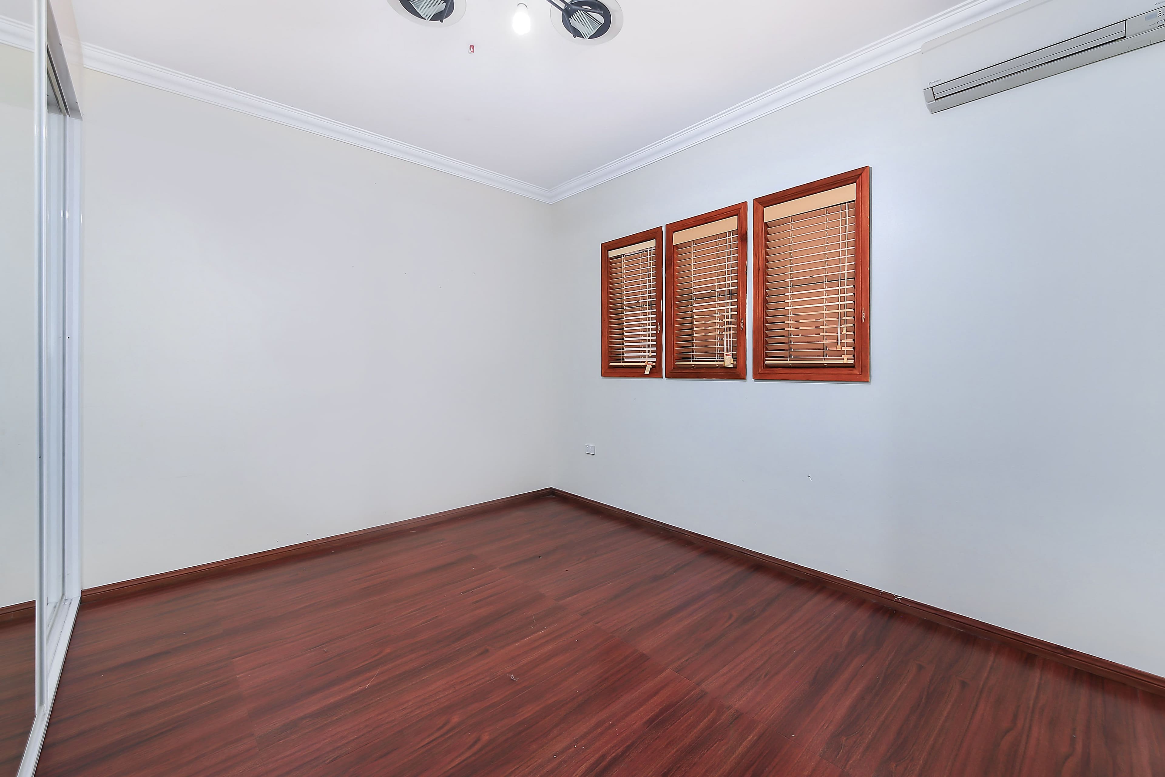 185 Greenacre Road, Bankstown - Thumbnail 4