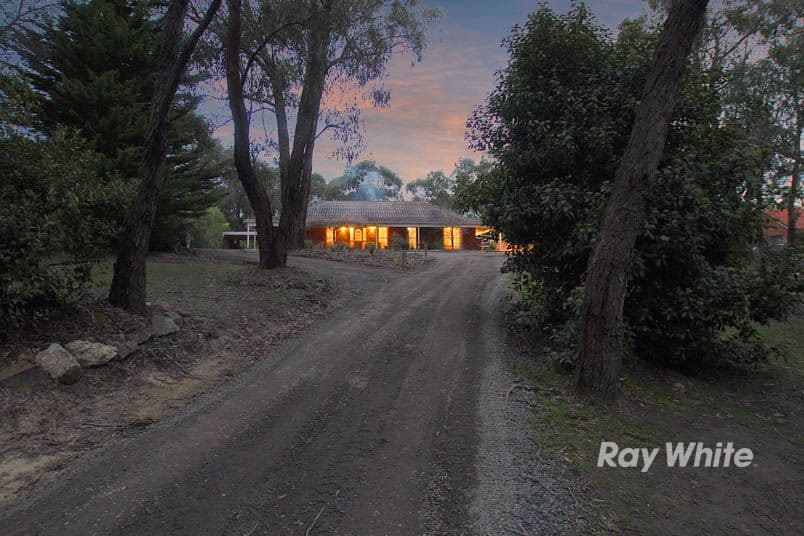 31 Brennan Avenue, BEACONSFIELD UPPER VIC 3808, Beaconsfield Upper - Thumbnail 2