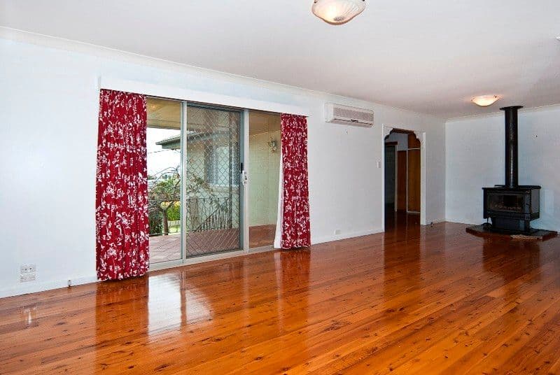 12 Rowbotham Street, RANGEVILLE QLD 4350, Rangeville - Thumbnail 2