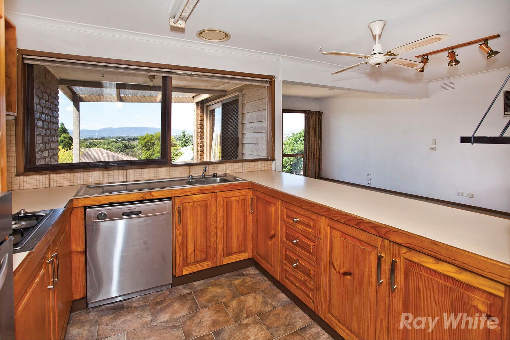 58 Haverbrack Drive, Mulgrave VIC 3170, Mulgrave - Thumbnail 3