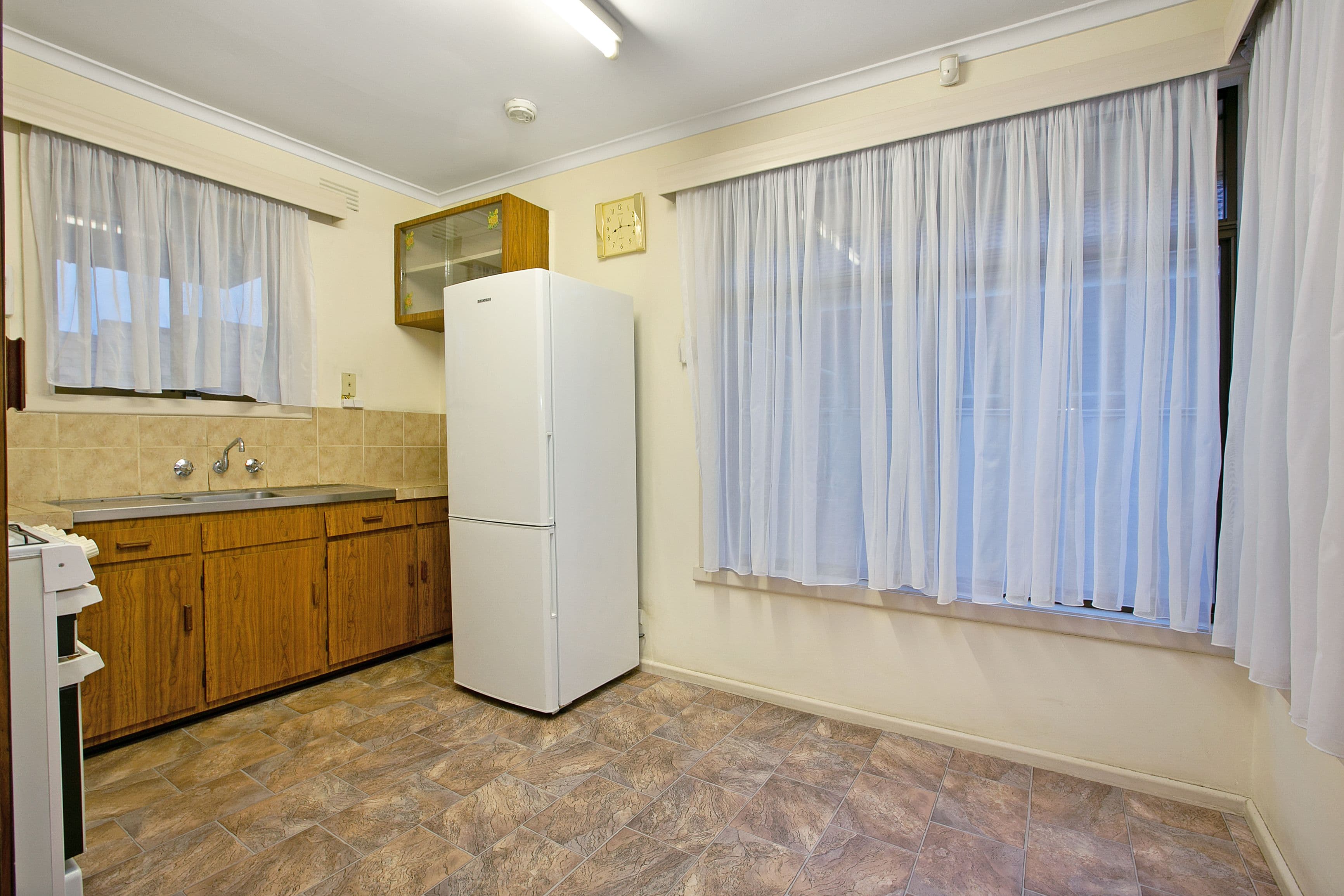 26 Burbank Drive, Reservoir VIC 3073, Reservoir - Thumbnail 5