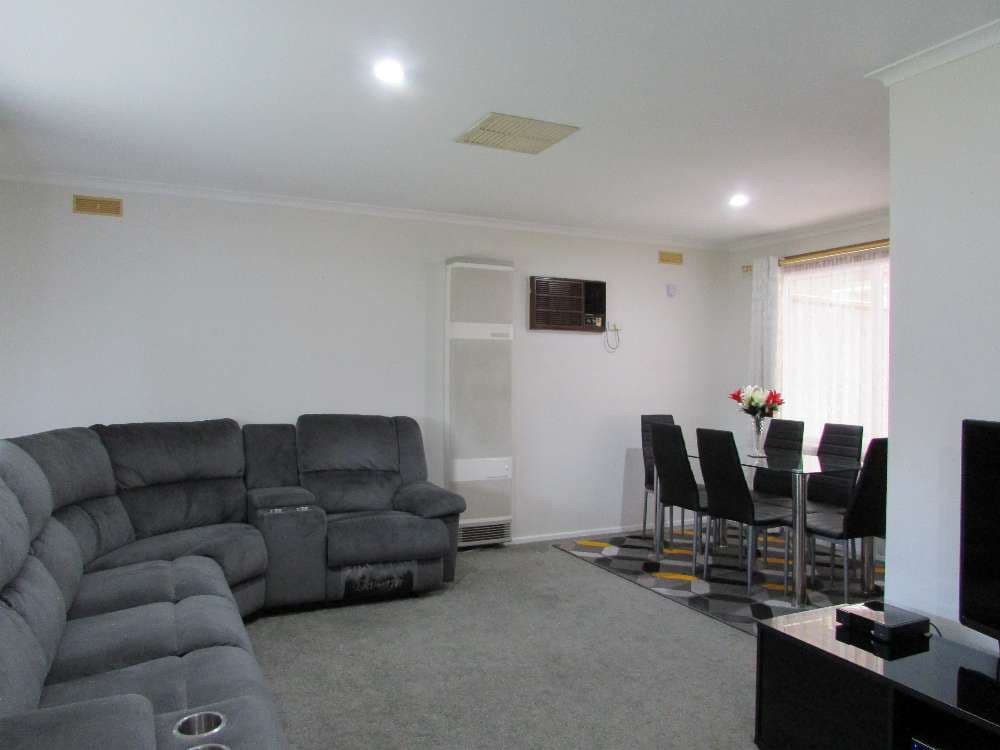 13 Curringa Place, Springdale Heights - Thumbnail 3