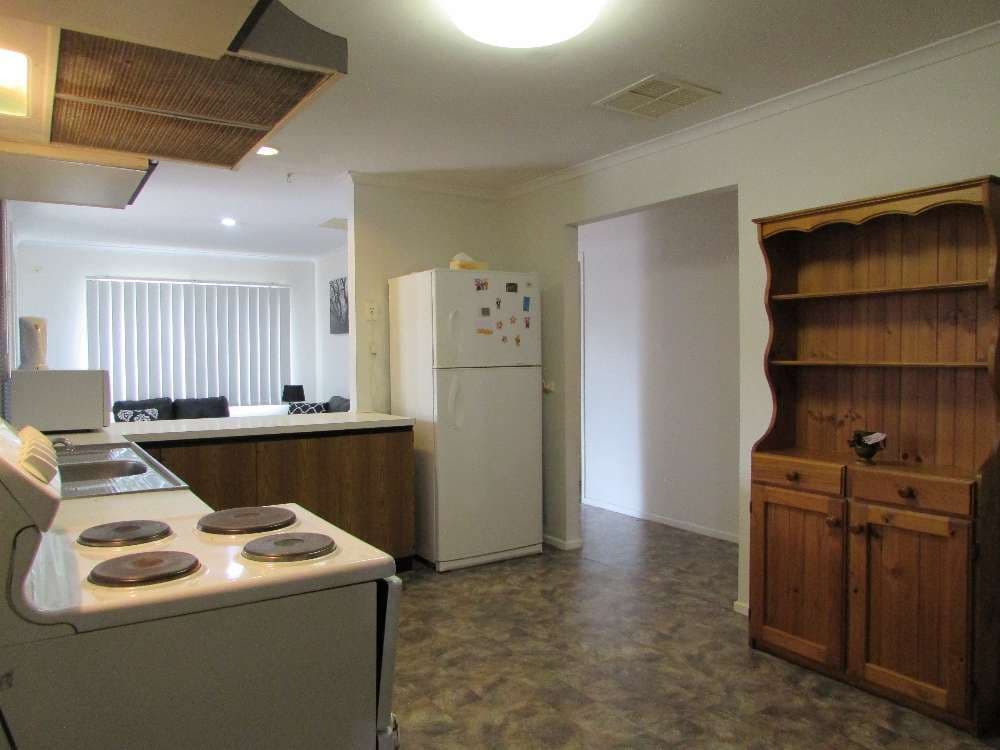 13 Curringa Place, Springdale Heights - Thumbnail 6
