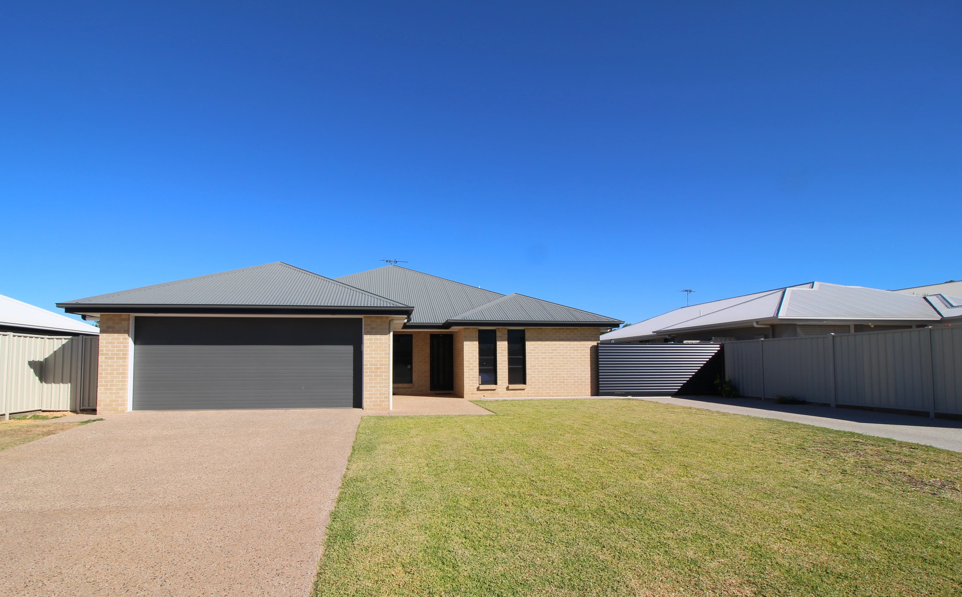 23 Glovar Street, Emerald QLD 4720, Emerald - Thumbnail 2