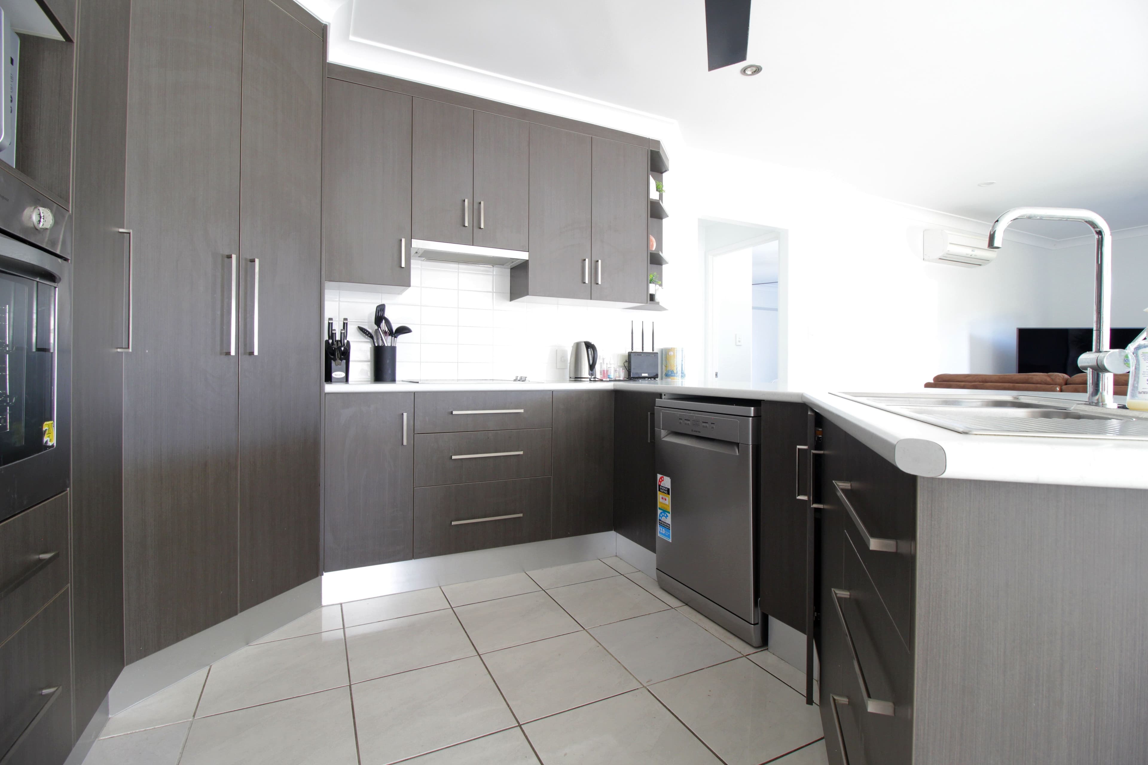23 Glovar Street, Emerald QLD 4720, Emerald - Thumbnail 5