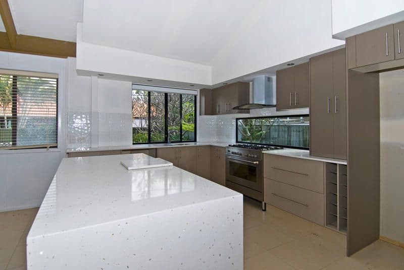201  Acanthus Avenue, BURLEIGH WATERS QLD 4220, Burleigh Waters - Thumbnail 2