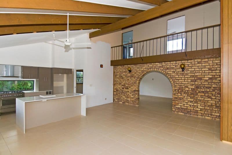 201  Acanthus Avenue, BURLEIGH WATERS QLD 4220, Burleigh Waters - Thumbnail 3