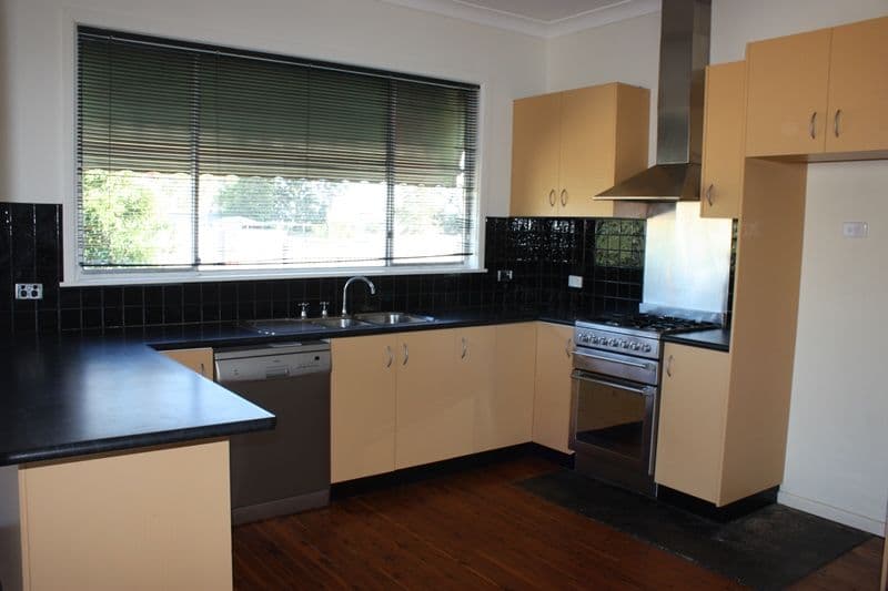 32 Steel Street, Corowa NSW 2646, Corowa - Thumbnail 2