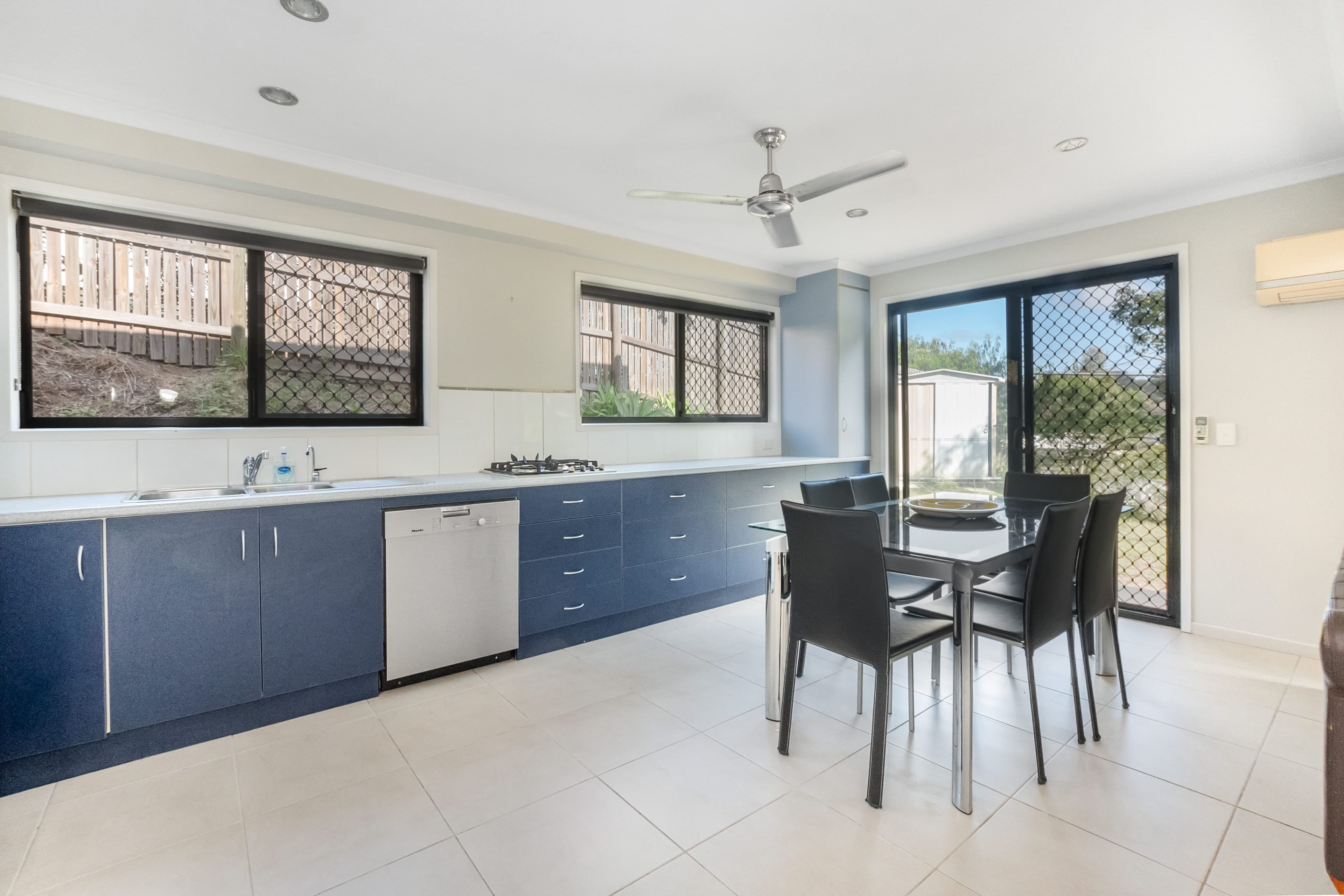 11 Hunter Street, West Gladstone QLD 4680, West Gladstone - Thumbnail 4