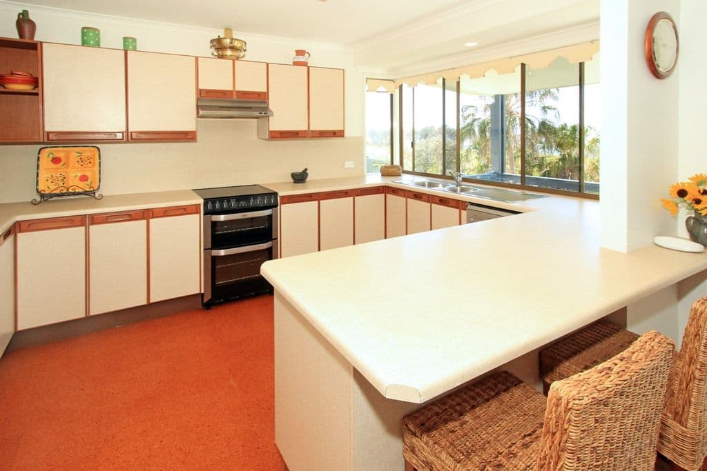 7 Connor Street, EMU PARK QLD 4710, Emu Park - Thumbnail 2