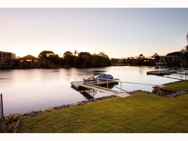 21 Savoy Drive, BROADBEACH WATERS QLD 4218, Broadbeach Waters - Thumbnail 2