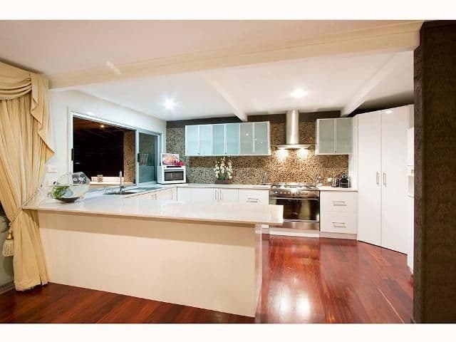 21 Savoy Drive, BROADBEACH WATERS QLD 4218, Broadbeach Waters - Thumbnail 3