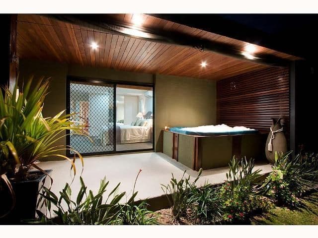 21 Savoy Drive, BROADBEACH WATERS QLD 4218, Broadbeach Waters - Thumbnail 6