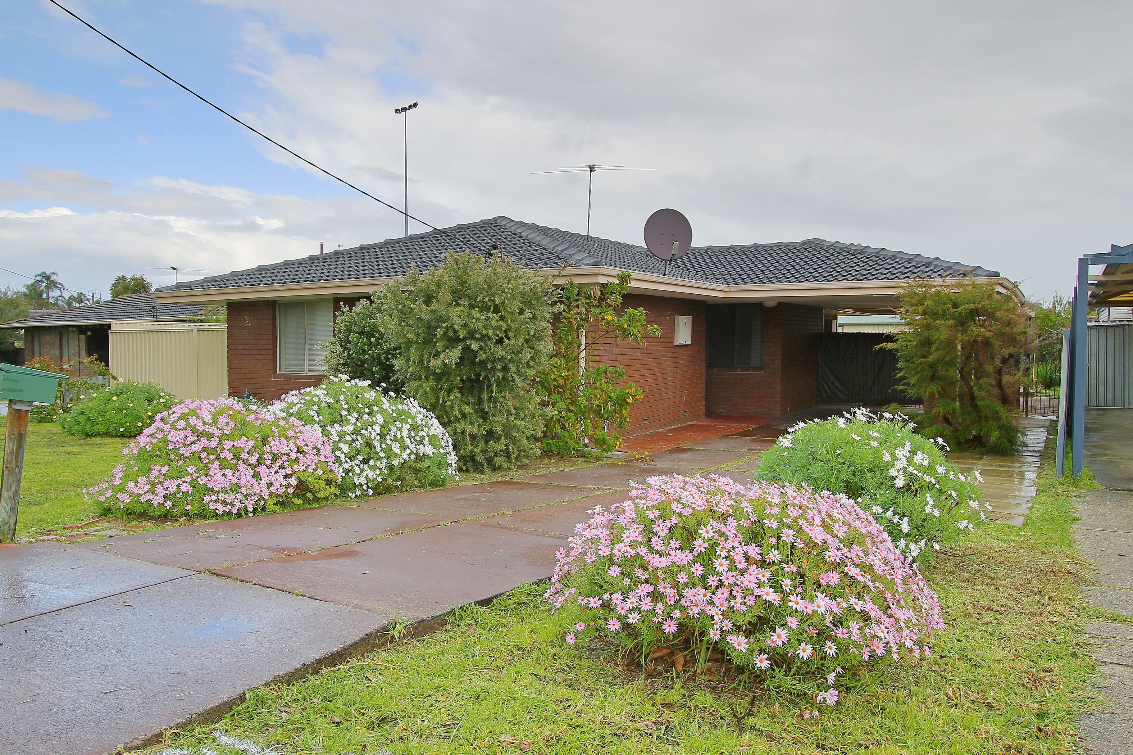 32 Rushbrook Way, Thornlie WA 6108, Thornlie - Thumbnail 2
