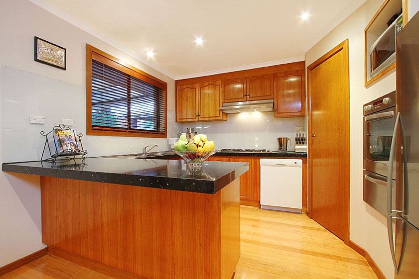 17 Hinkler Drive, MILL PARK VIC 3082, Mill Park - Thumbnail 2