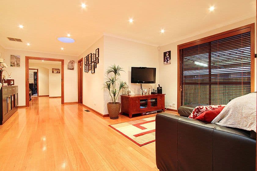 17 Hinkler Drive, MILL PARK VIC 3082, Mill Park - Thumbnail 6